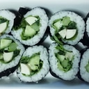 緑の野菜の巻き寿司